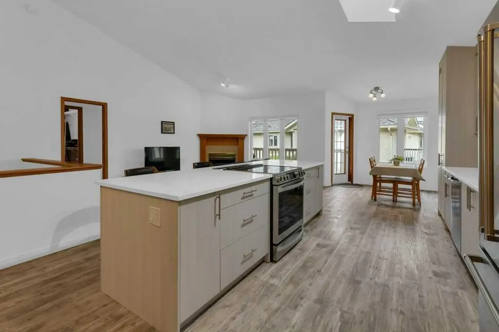 119 Edgepark Villas NW Calgary AB T3A 3S2