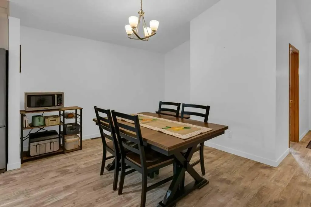119 Edgepark Villas NW Calgary AB T3A 3S2