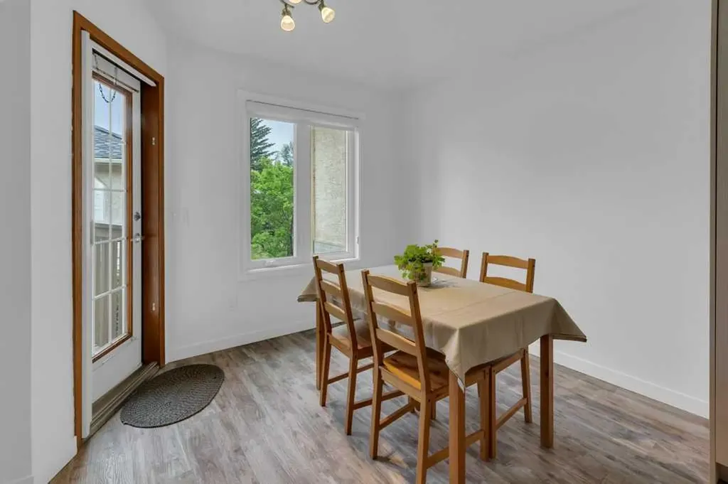 119 Edgepark Villas NW Calgary AB T3A 3S2
