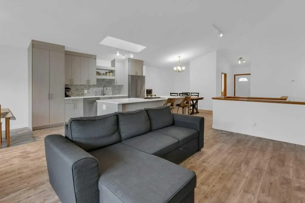 119 Edgepark Villas NW Calgary AB T3A 3S2