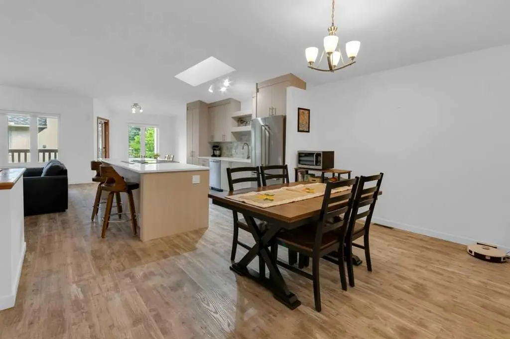 119 Edgepark Villas NW Calgary AB T3A 3S2