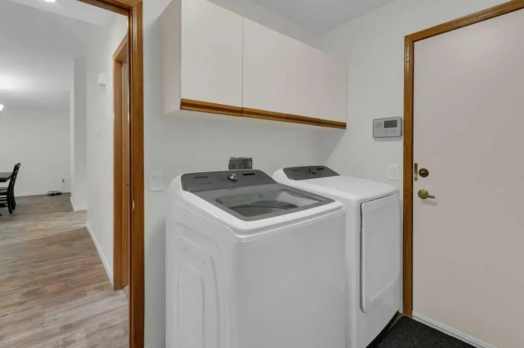 119 Edgepark Villas NW Calgary AB T3A 3S2