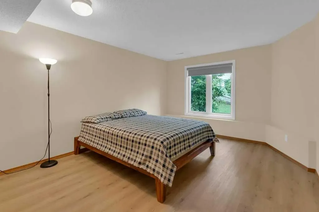119 Edgepark Villas NW Calgary AB T3A 3S2