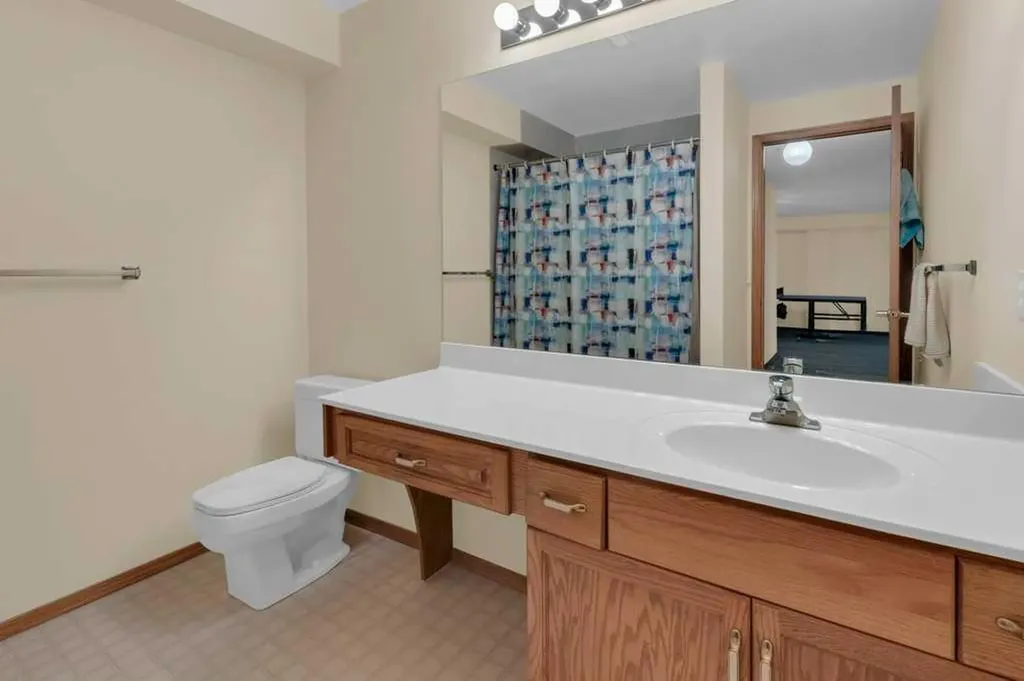 119 Edgepark Villas NW Calgary AB T3A 3S2