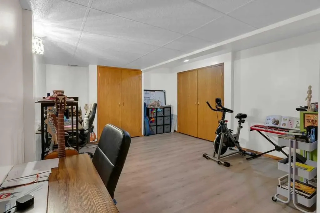 119 Edgepark Villas NW Calgary AB T3A 3S2