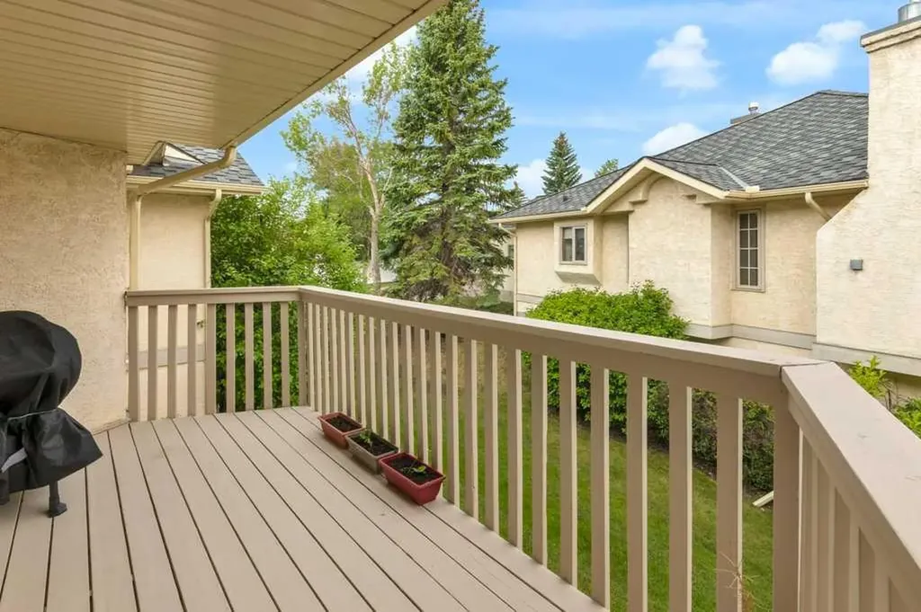 119 Edgepark Villas NW Calgary AB T3A 3S2