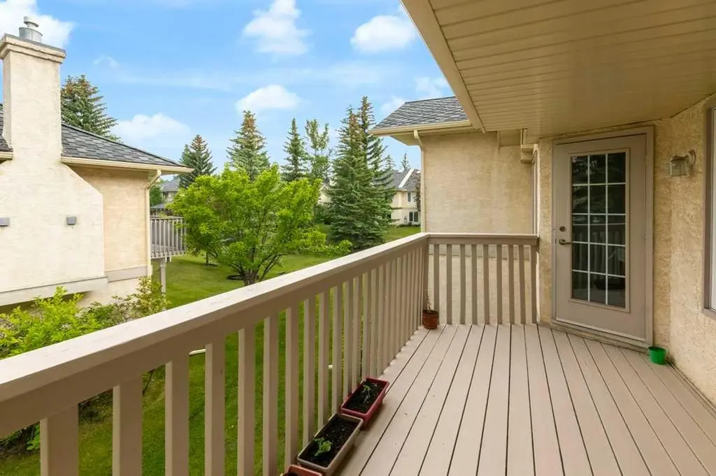 119 Edgepark Villas NW Calgary AB T3A 3S2
