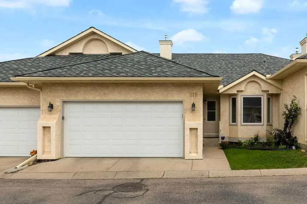 119 Edgepark Villas NW Calgary AB T3A 3S2