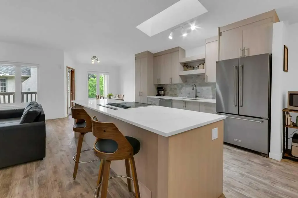 119 Edgepark Villas NW Calgary AB T3A 3S2