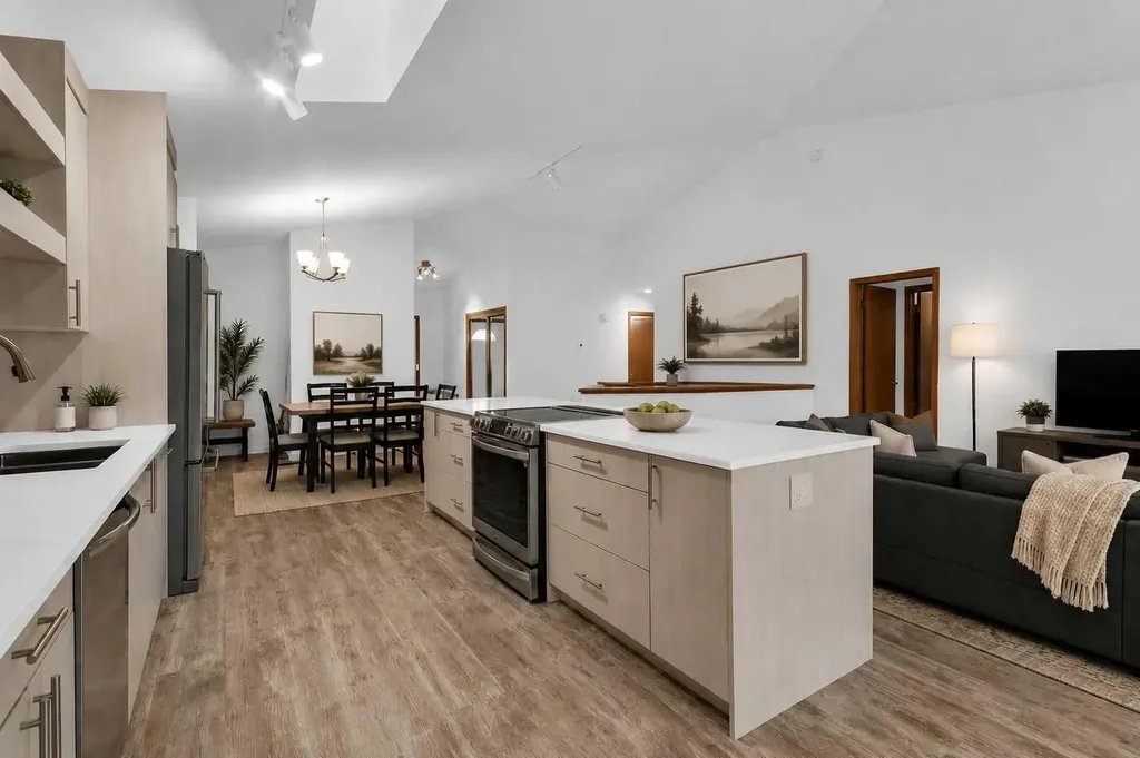 119 Edgepark Villas NW Calgary AB T3A 3S2