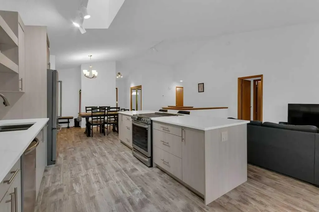119 Edgepark Villas NW Calgary AB T3A 3S2