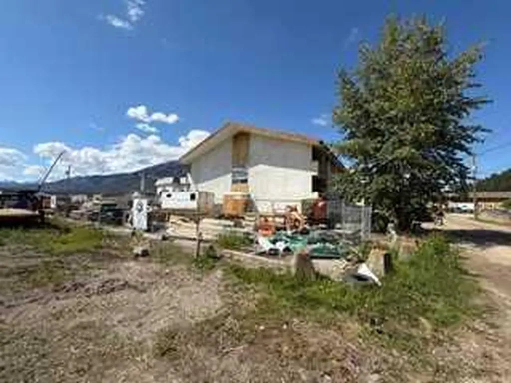 904 Geikie Street Jasper AB T0E 0A8