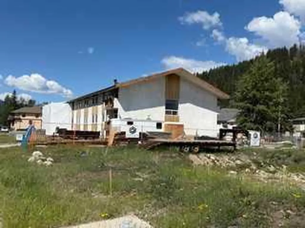 904 Geikie Street Jasper AB T0E 0A8
