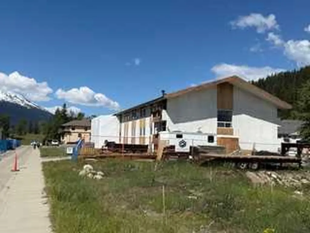 904 Geikie Street Jasper AB T0E 0A8