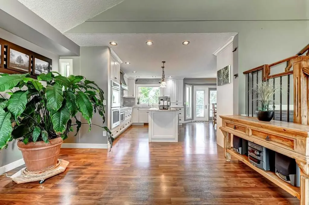 2824 Signal Hill Drive SW Calgary AB T3H 2C8