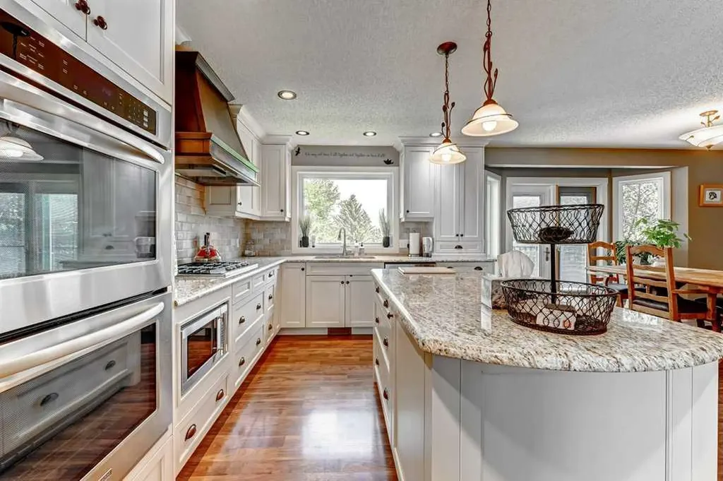 2824 Signal Hill Drive SW Calgary AB T3H 2C8
