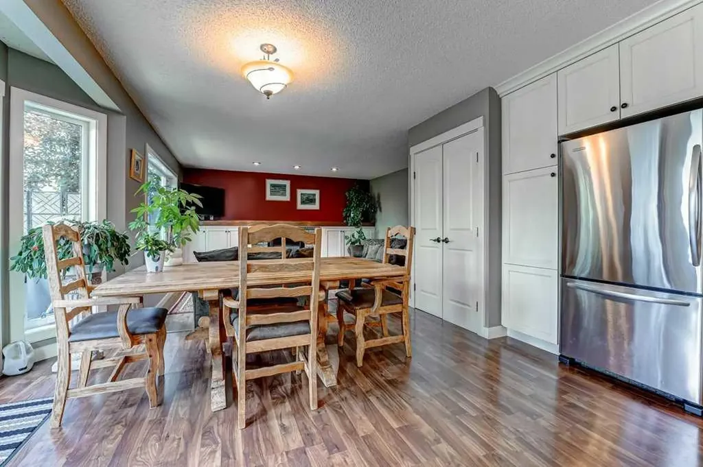 2824 Signal Hill Drive SW Calgary AB T3H 2C8