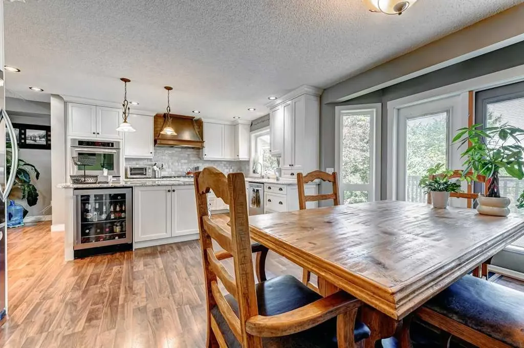 2824 Signal Hill Drive SW Calgary AB T3H 2C8