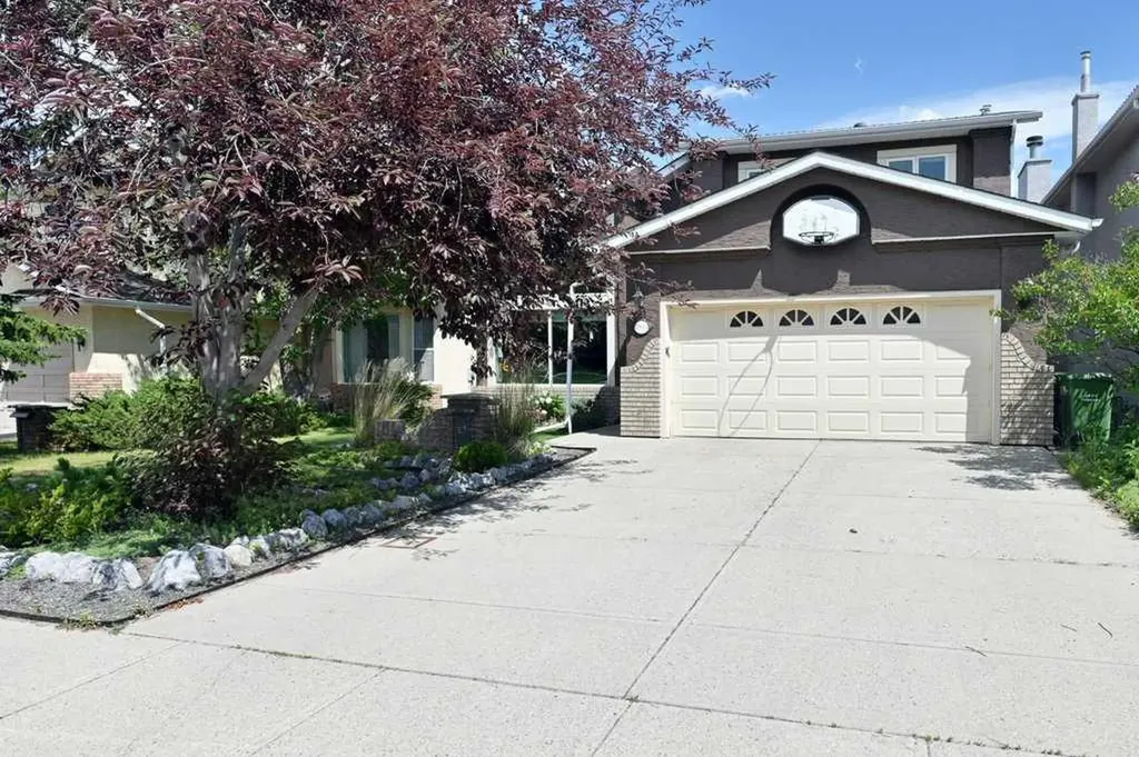 2824 Signal Hill Drive SW Calgary AB T3H 2C8