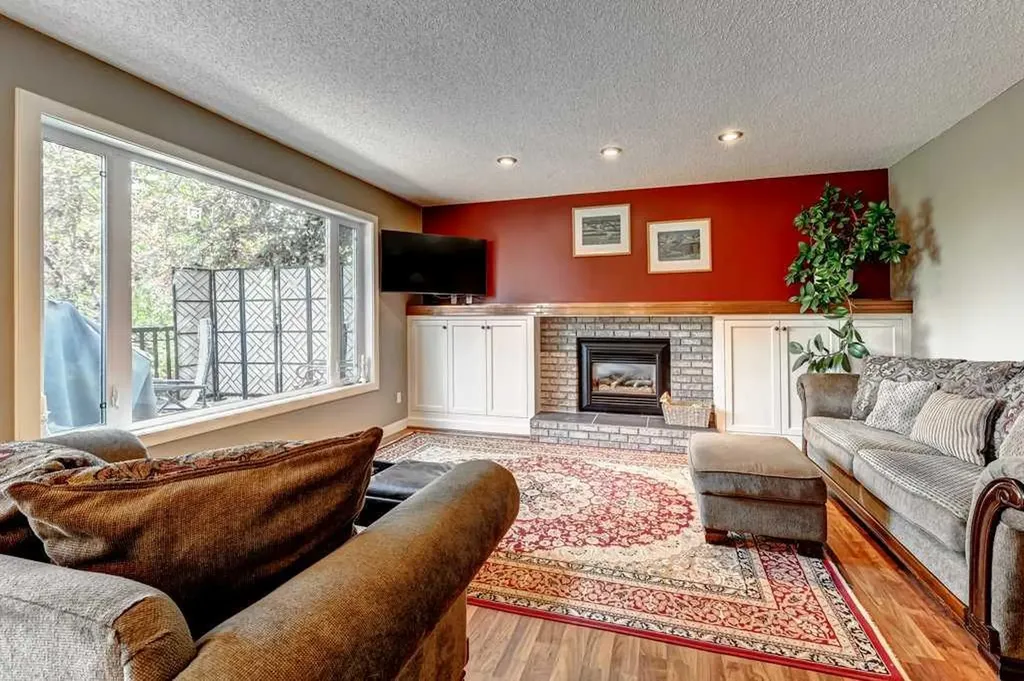 2824 Signal Hill Drive SW Calgary AB T3H 2C8