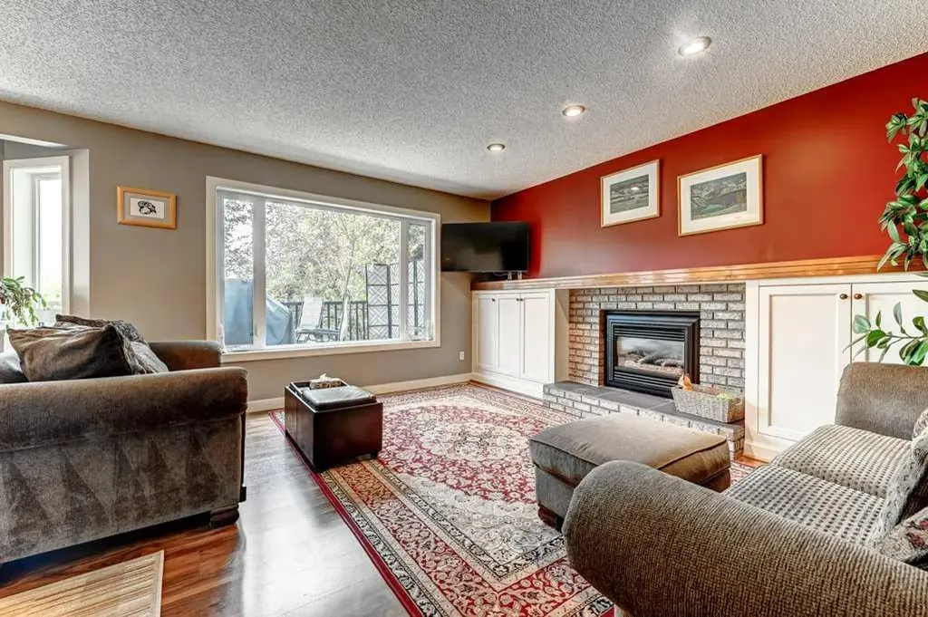 2824 Signal Hill Drive SW Calgary AB T3H 2C8