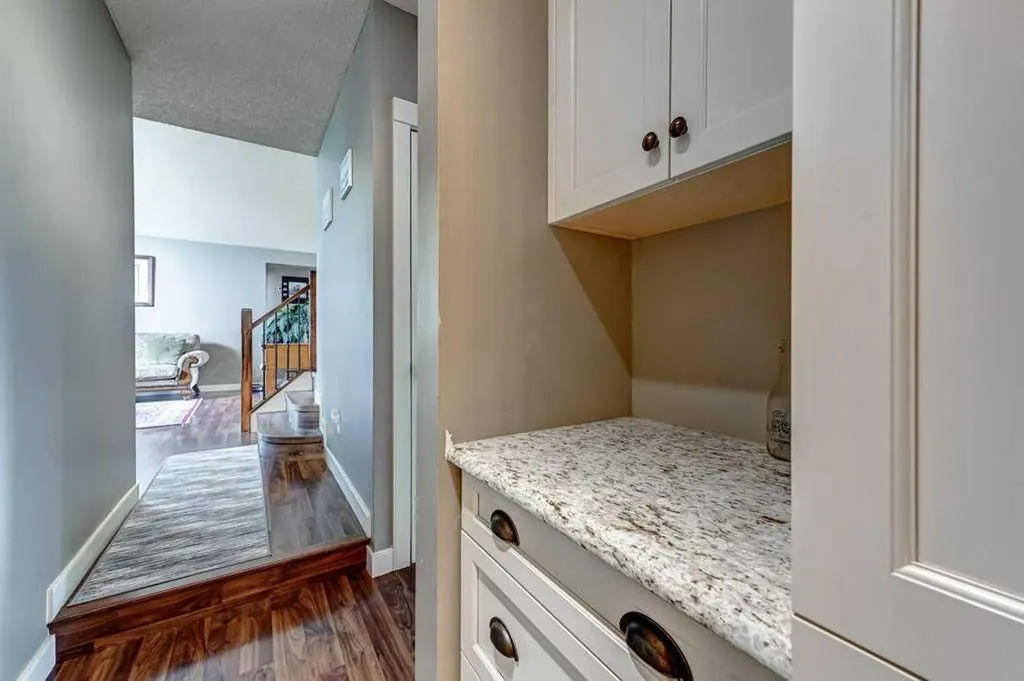 2824 Signal Hill Drive SW Calgary AB T3H 2C8
