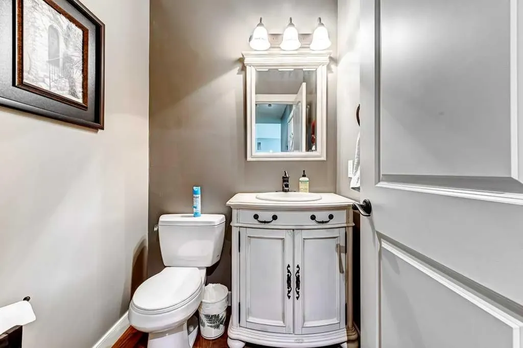 2824 Signal Hill Drive SW Calgary AB T3H 2C8