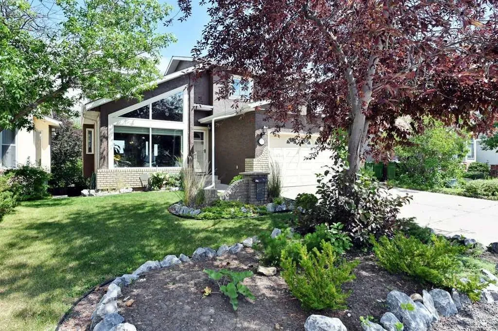 2824 Signal Hill Drive SW Calgary AB T3H 2C8