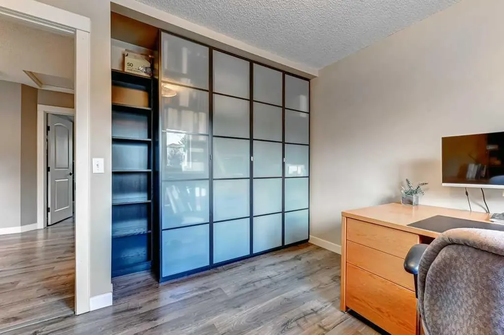 2824 Signal Hill Drive SW Calgary AB T3H 2C8