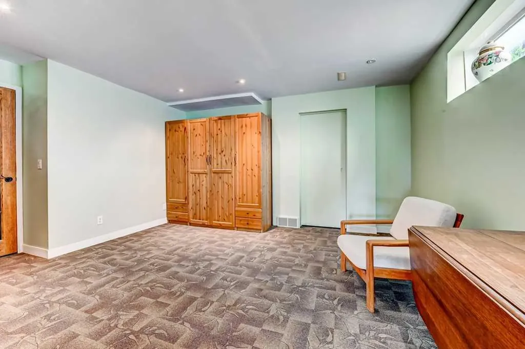 2824 Signal Hill Drive SW Calgary AB T3H 2C8