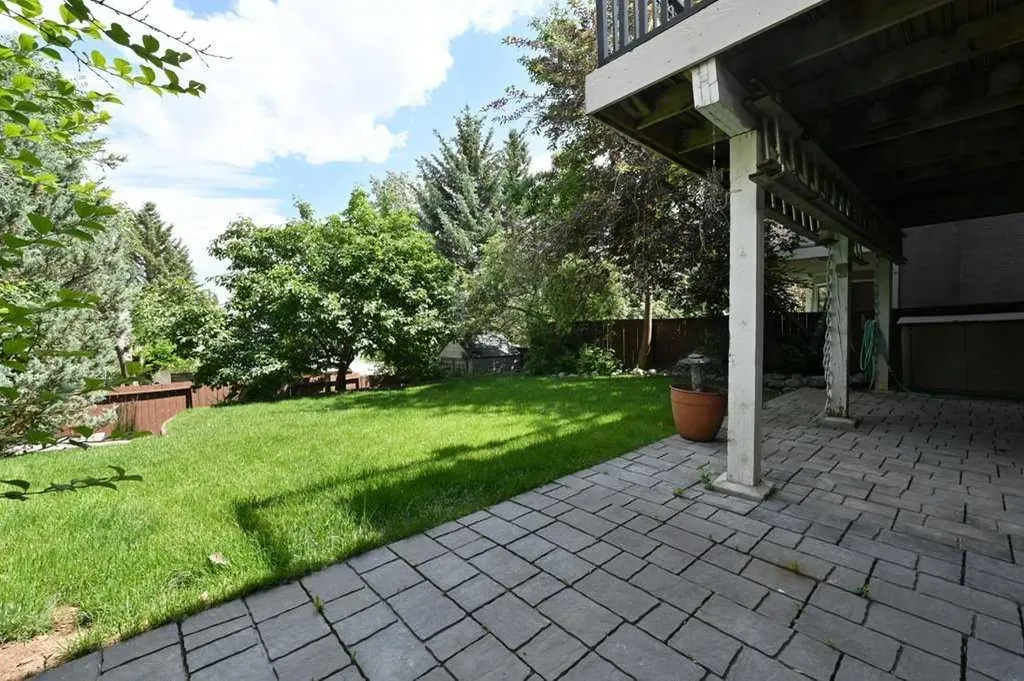 2824 Signal Hill Drive SW Calgary AB T3H 2C8