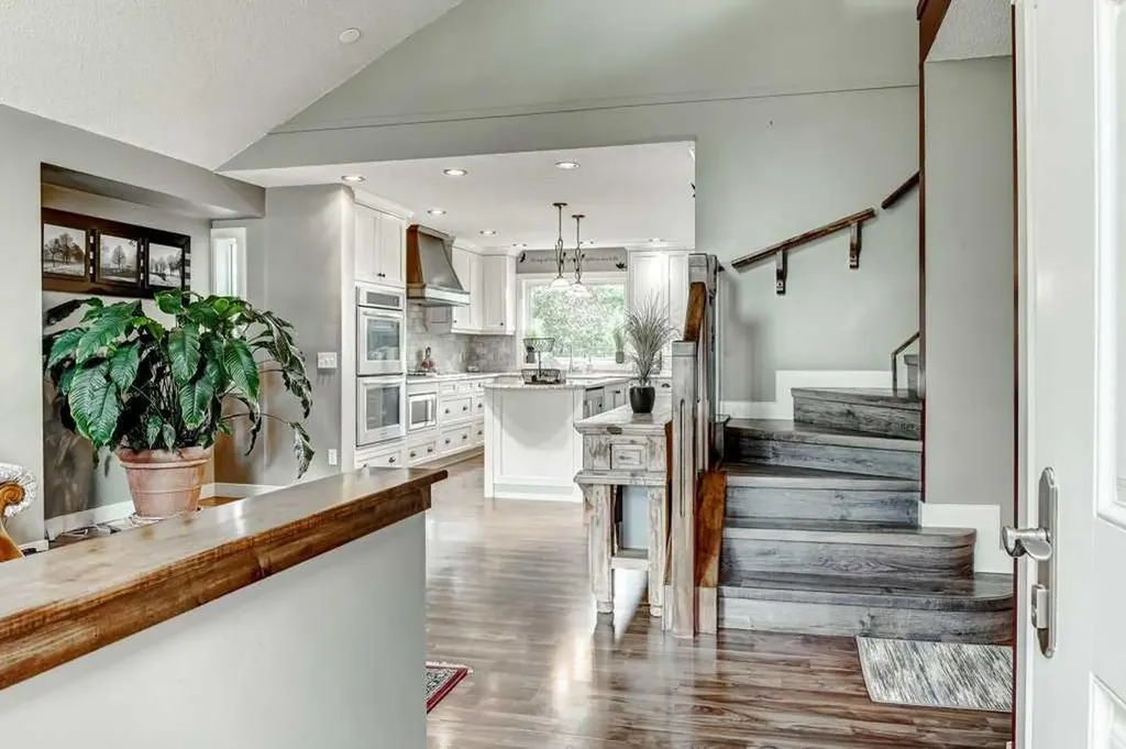 2824 Signal Hill Drive SW Calgary AB T3H 2C8