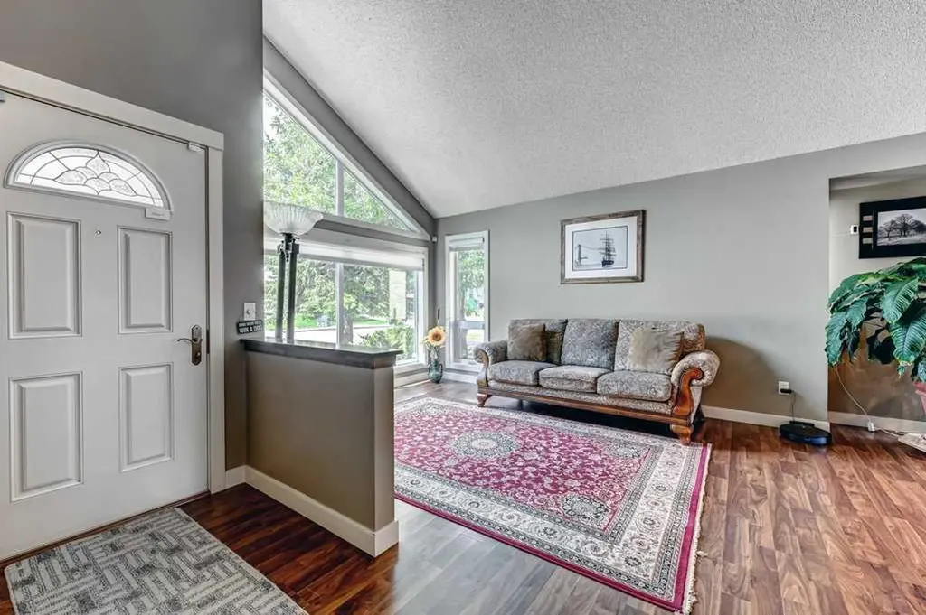 2824 Signal Hill Drive SW Calgary AB T3H 2C8