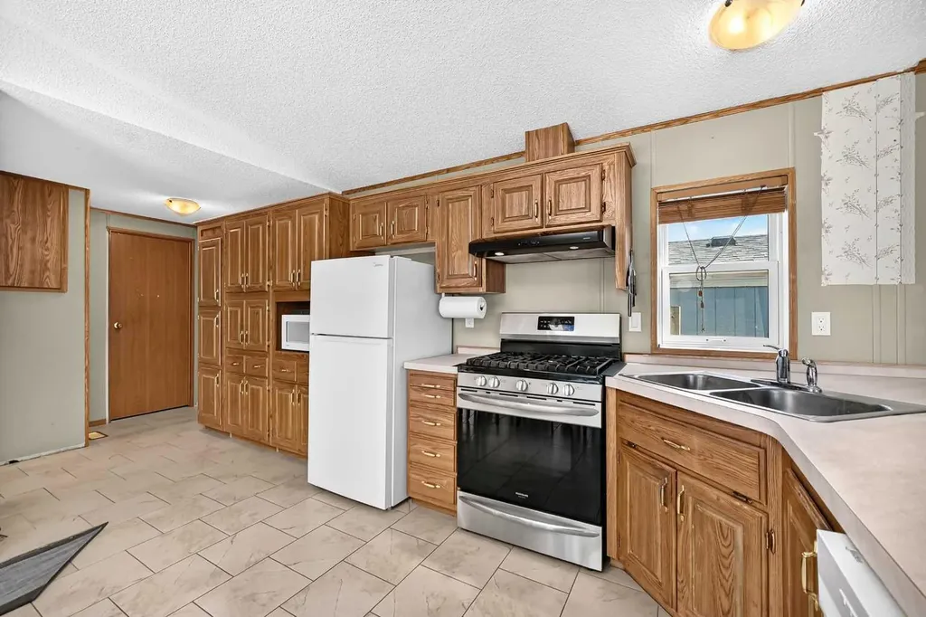 41 Westmount Drive Cayley AB T0L 0P0