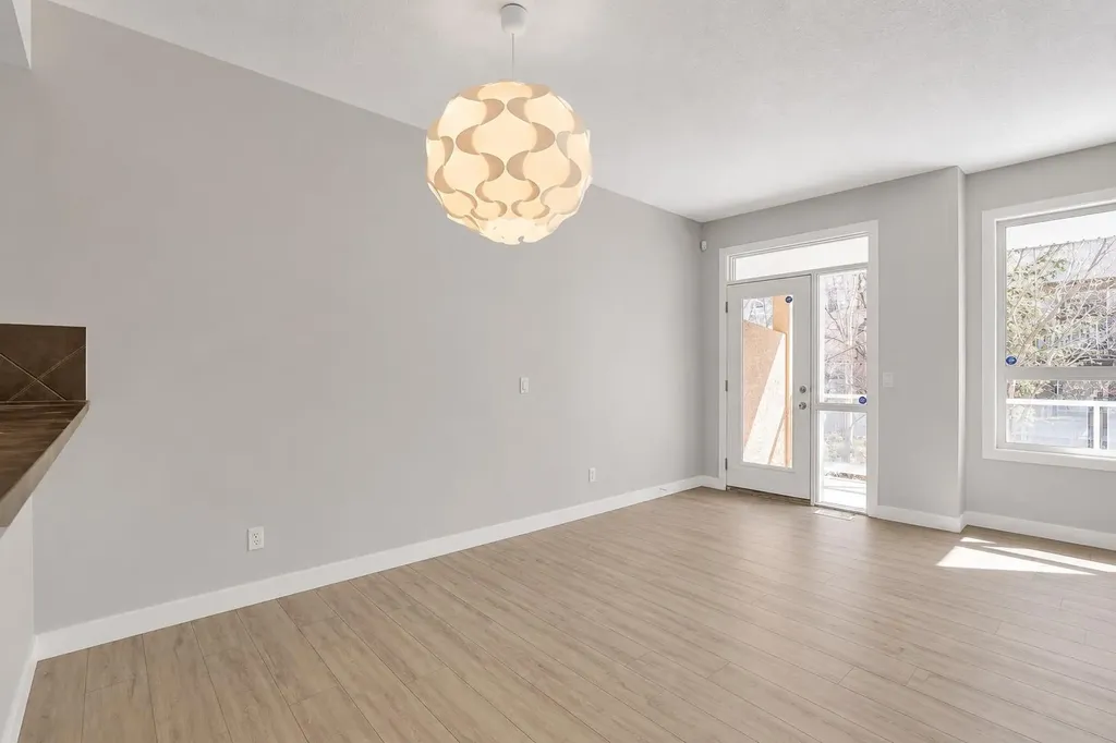 34 Royal Manor NW Calgary AB T3G 5T7