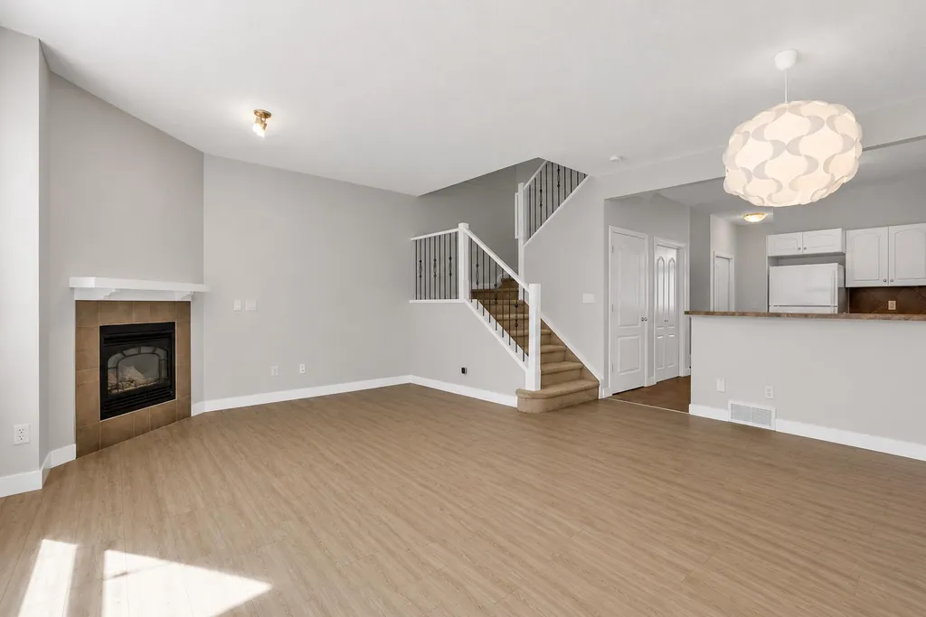 34 Royal Manor NW Calgary AB T3G 5T7