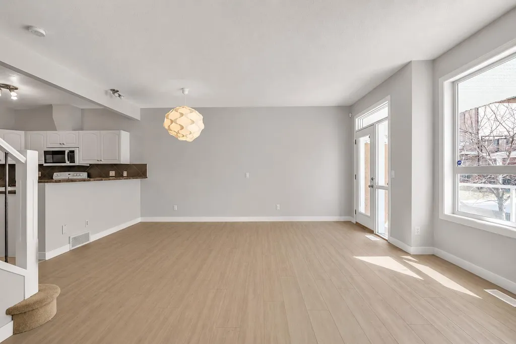 34 Royal Manor NW Calgary AB T3G 5T7