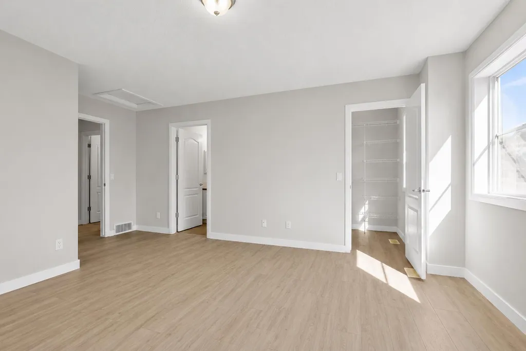 34 Royal Manor NW Calgary AB T3G 5T7