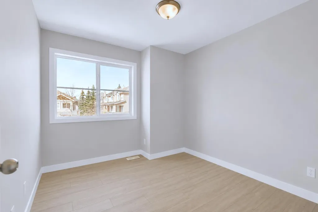 34 Royal Manor NW Calgary AB T3G 5T7