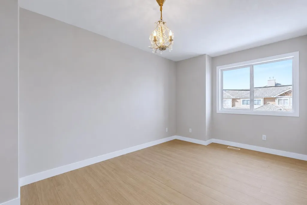 34 Royal Manor NW Calgary AB T3G 5T7