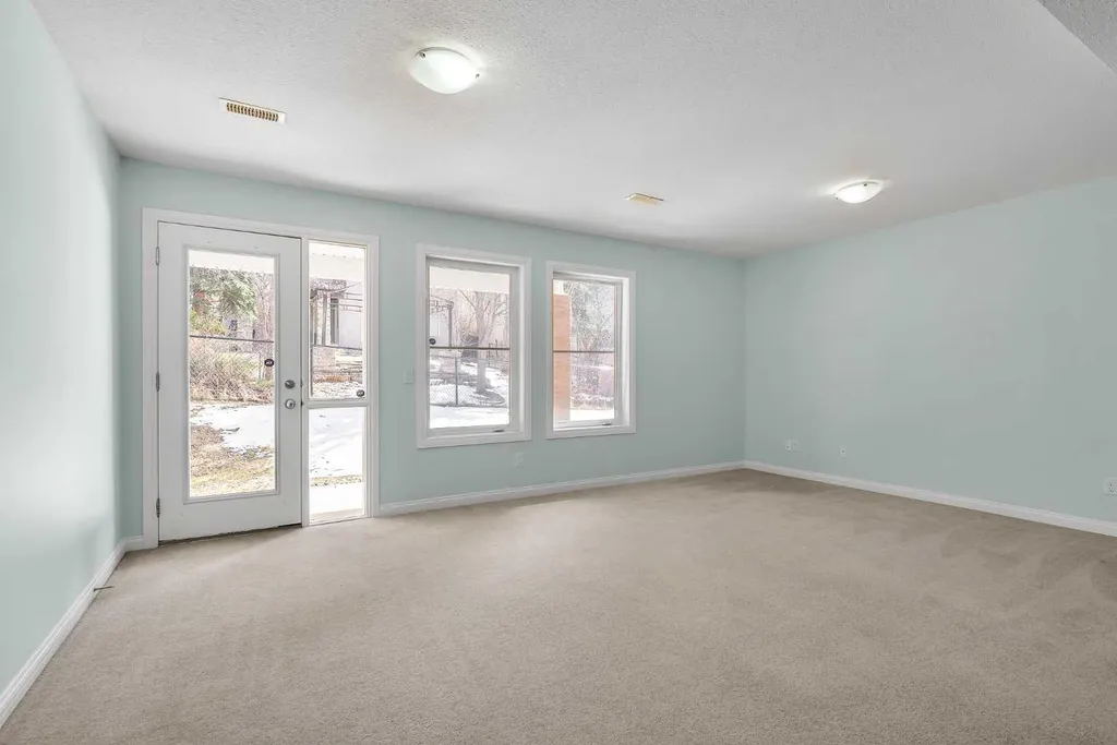 34 Royal Manor NW Calgary AB T3G 5T7