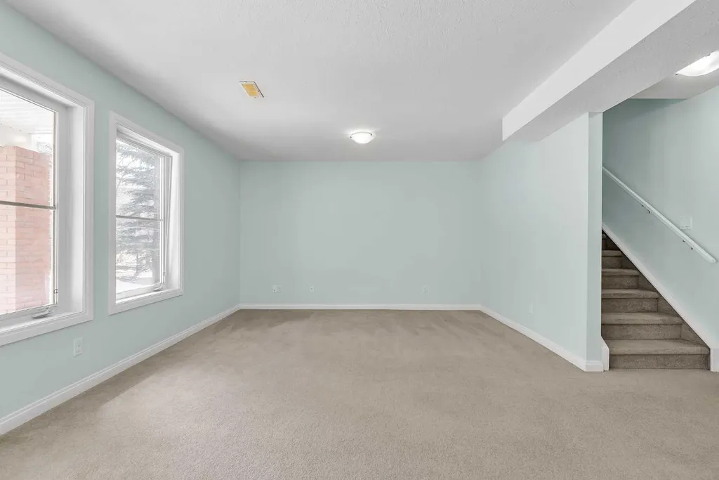 34 Royal Manor NW Calgary AB T3G 5T7