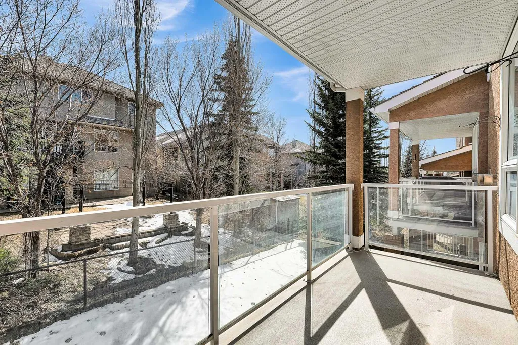 34 Royal Manor NW Calgary AB T3G 5T7