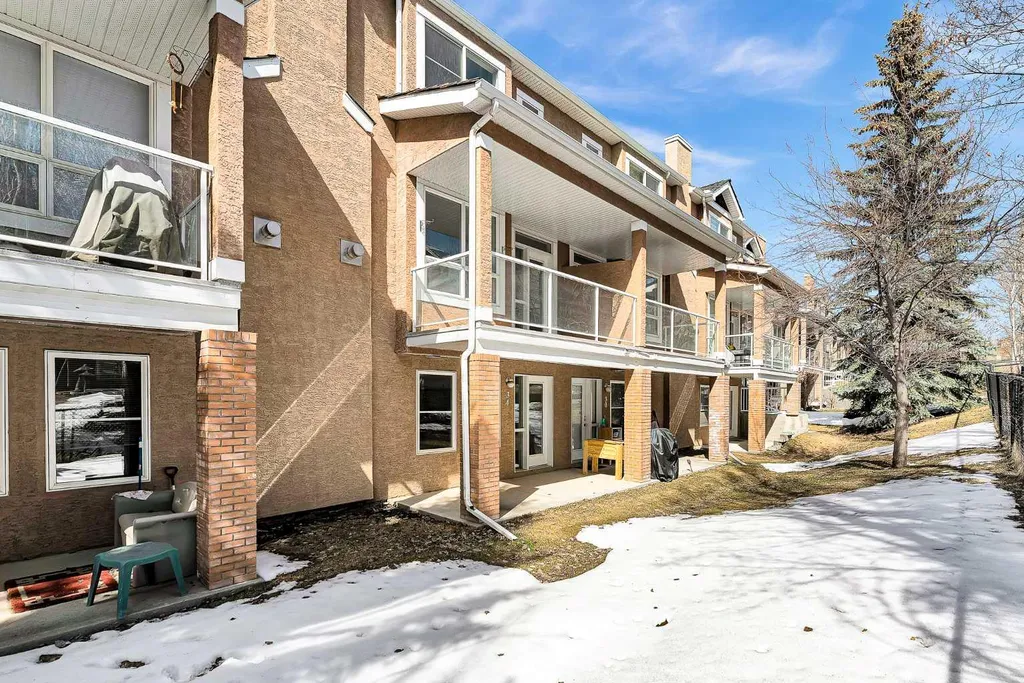 34 Royal Manor NW Calgary AB T3G 5T7
