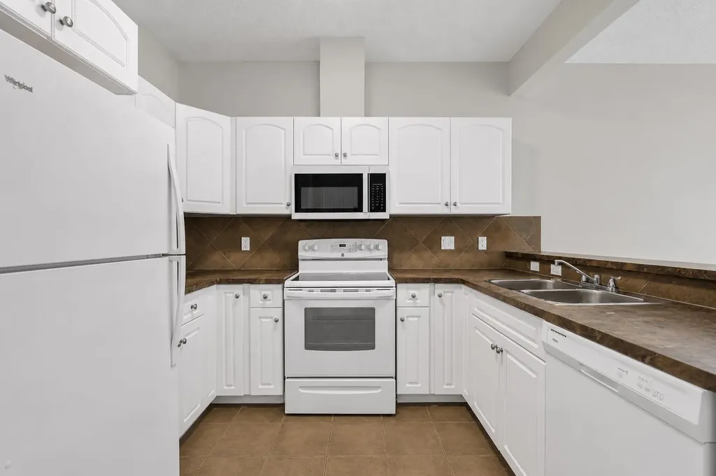 34 Royal Manor NW Calgary AB T3G 5T7