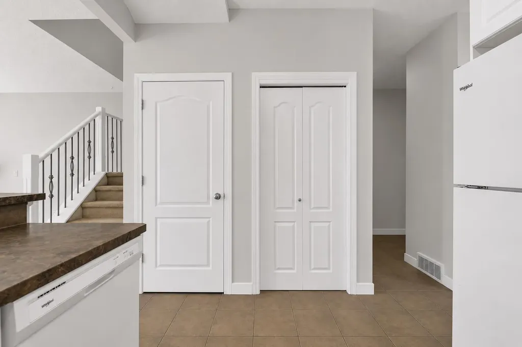 34 Royal Manor NW Calgary AB T3G 5T7