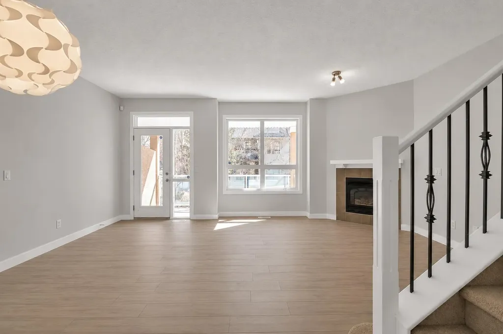 34 Royal Manor NW Calgary AB T3G 5T7