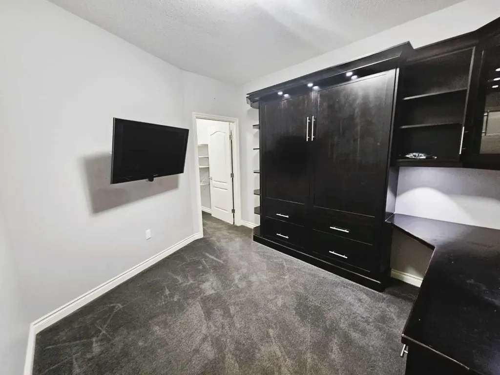 6 Michener Boulevard Red Deer AB T4P 0K5