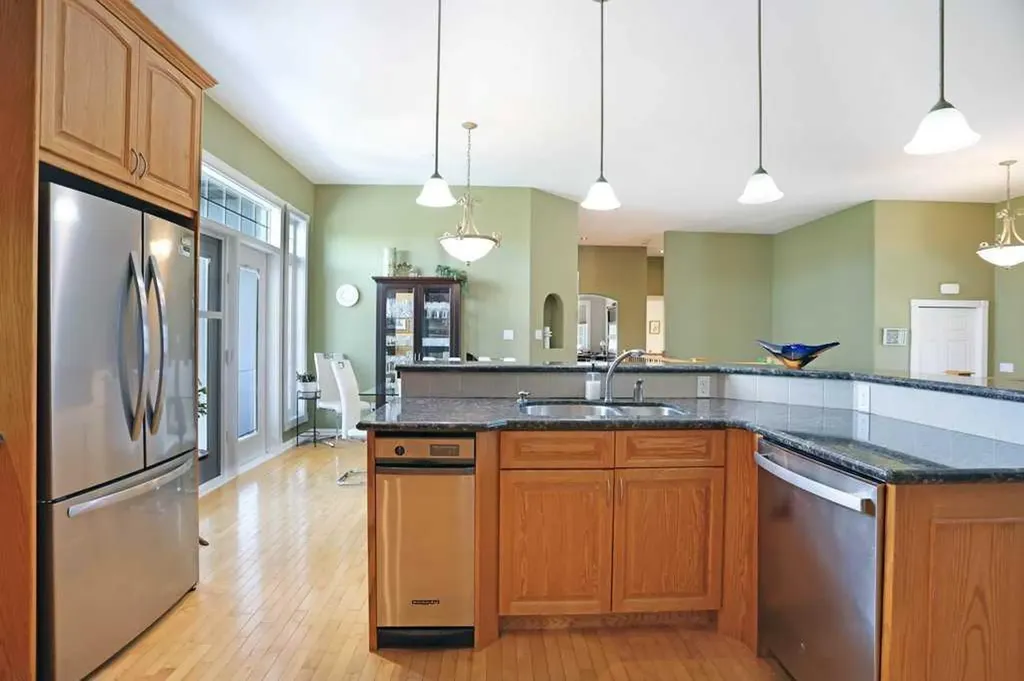 96 Greystone Close E Brooks AB T1R 1M1