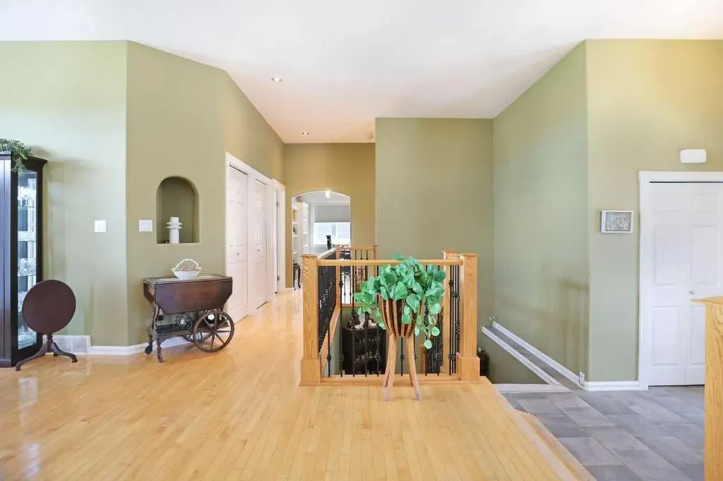 96 Greystone Close E Brooks AB T1R 1M1